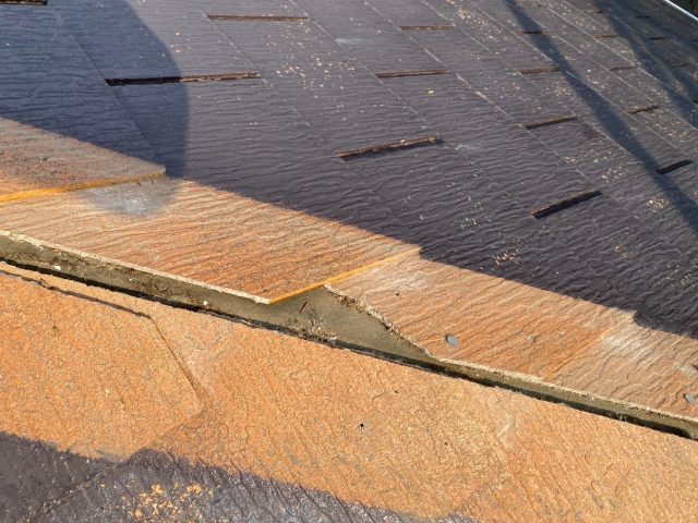 加古川市のカバー工事に伴い棟板金を取り外し